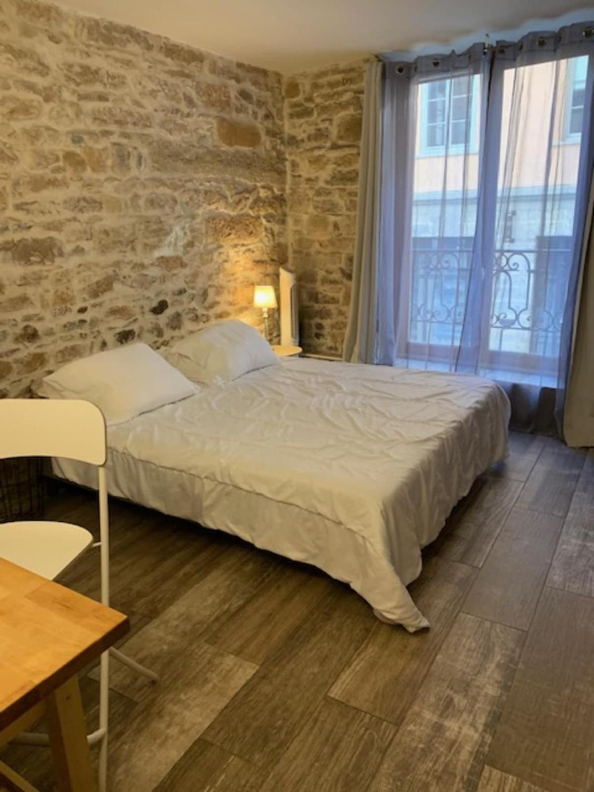 Studio With Exposed Stone Vieux Lyon Lião Exterior foto